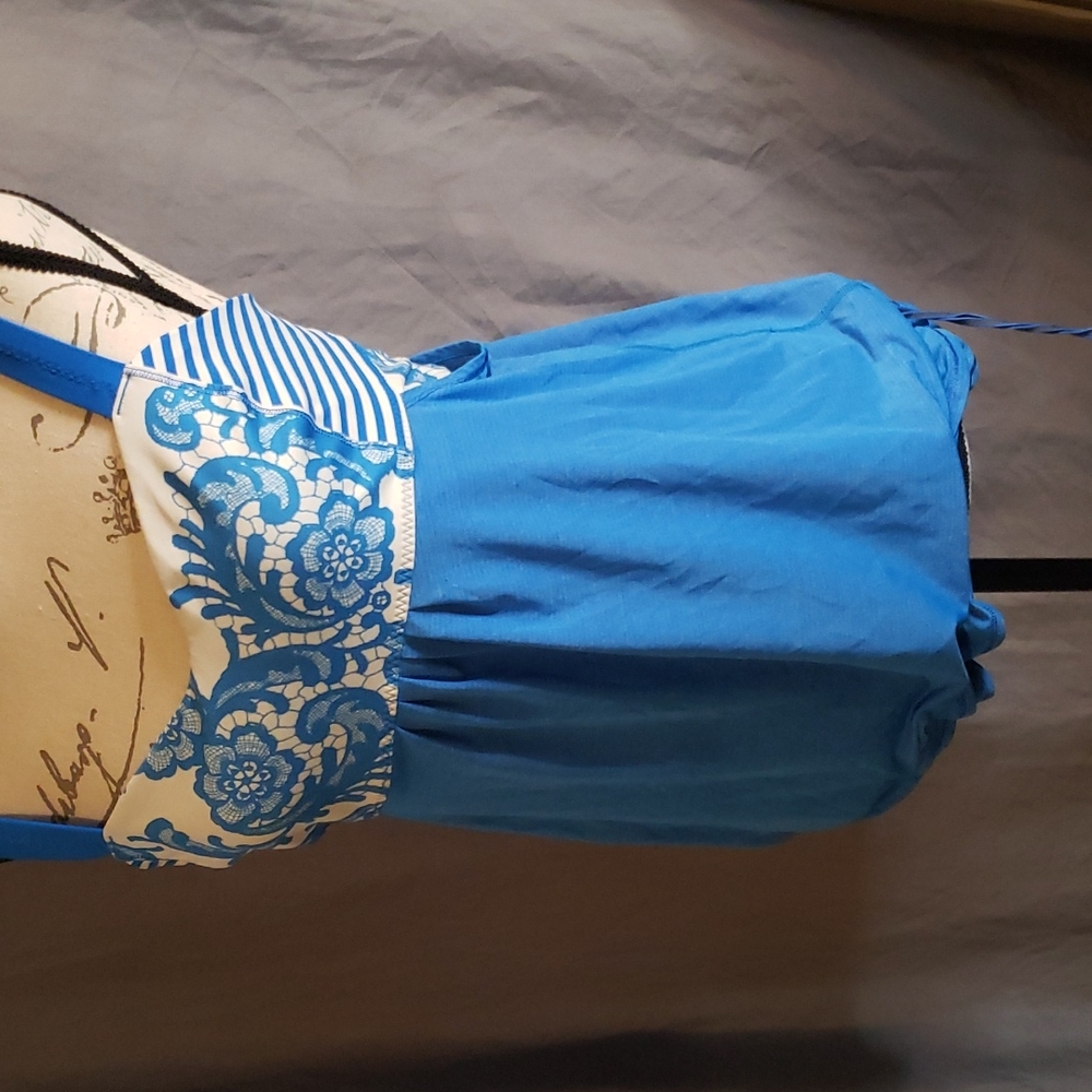 Lululemon lace printed cut out tanktop size 12